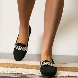 BRAND NEW WELLSFOUNTN WOMEN'S RHINESTONE DECOR  FAUX SUEDE FLAT SHOE